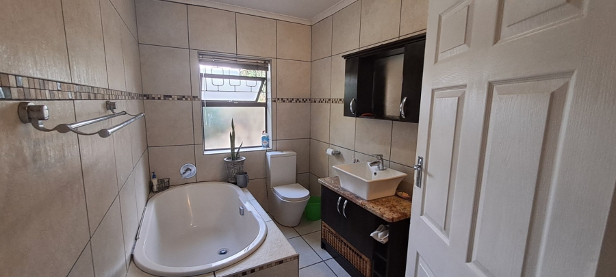4 Bedroom Property for Sale in Vanes Estate Eastern Cape